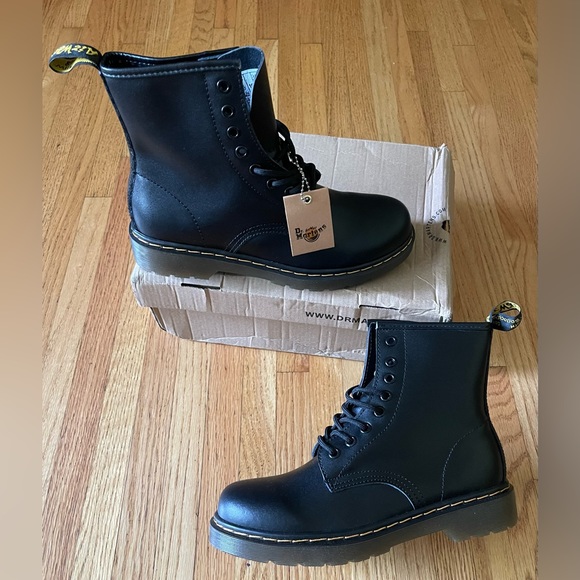 Dr. Martens 1460 WOMEN'S SMOOTH LEATHER LACE UP BOOTS SIZE 10 - Picture 7 of 11